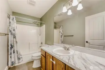 Common Bath upstairs