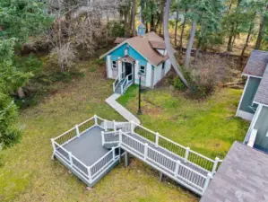 This property backs up to Nisqually Refuge land and is 700ft deep, creating a woodland getaway estate just minutes to all of life’s necessities including shops, services and entertainment options.