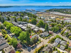 Close to Queen Anne Avenue, the farmers market, parks, shops and more. Refined living in the heart of it all.