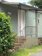 side entry/porch