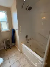 Jetted tub