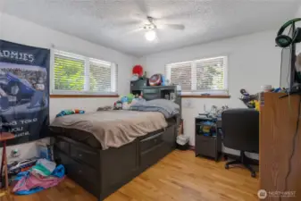 Secondary bedroom, lots of light with all the windows
