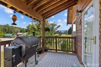 Front deck off of main floor! Accessible from lower level too.