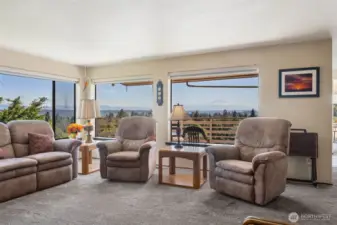 Living room with sweeping mountain & valley views.