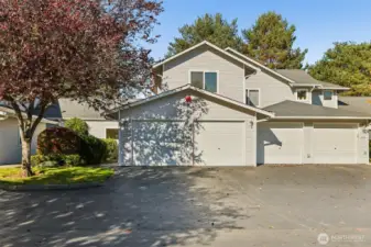 Welcome to this charming community of Park Pointe Townhomes - love the two car attached garage!!