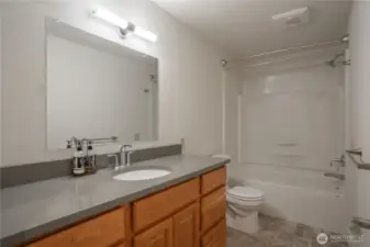 Full Bath Off of Hallway
