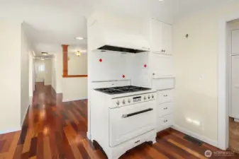 19th Century Style Heartland Six-Burner Gas Stove