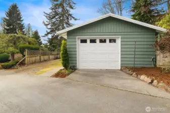 Detached Garage