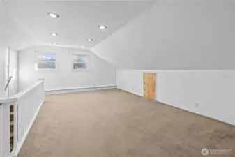 Bonus living area, 2nd floor