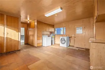 Large art room + laundry area
