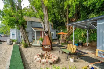 Enjoy evenings by the firepit after a day of beach walks, kayaking, or crabbing.