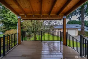 Covered deck to enjoy all the PNW seasons.