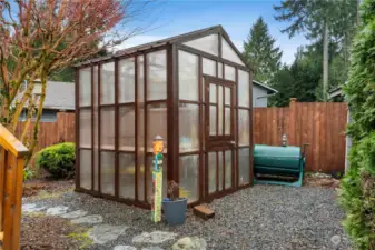 High quality good condition greenhouse.