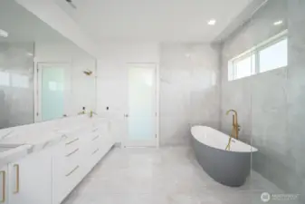 Primary suite bath