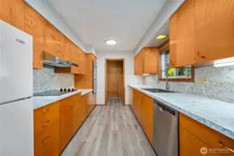 Newer DW, cooktop,  hood & deep stainless steel sink with commercial faucet