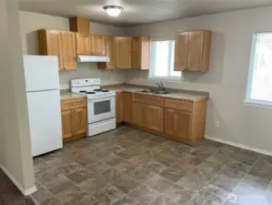 332 kitchen/dining