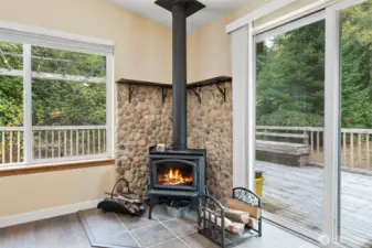 Cozy fireplace for those wintery cold nights. Current owner used only this and never turned her heat on.