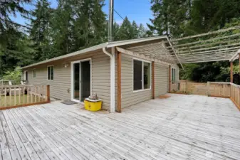 Huge Entertainment style deck.