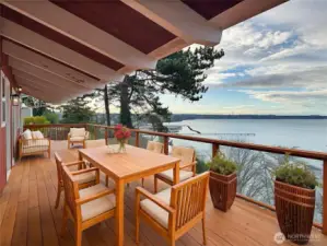 Deck furniture staging ideas.