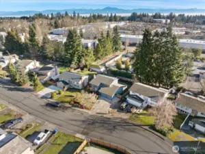 The house is located close to the Everett Mall area amenities, shopping and commuter routes.