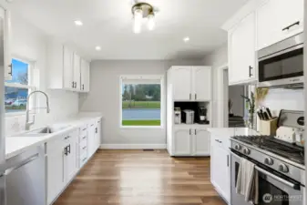 Natural light with two windows in the kitchen