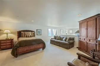 Huge loft, would also be a great bunk room if you need more beds.