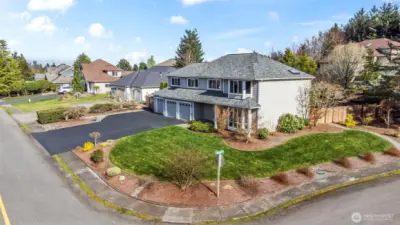 Nice, big corner lot!