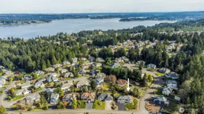 Close to shopping, dining and highway!