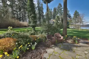 Multiple garden nooks
