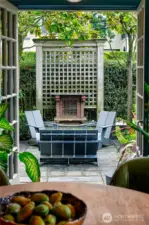 Through the French doors of the Solarium, a private al fresco alcove beckons. Centered by a sculptural outdoor fireplace and framed by manicured hedges, this intimate terrace invites leisurely breakfasts, twilight toasts, and fireside storytelling under the stars.