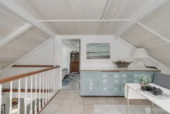 Bonus Loft!