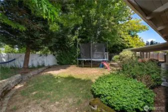 Shade-cooled and fully fenced backyard