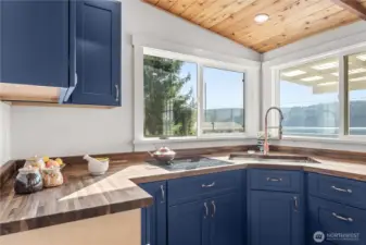 Cute kitchen space with nice cooktop and plenty of cabinet space.