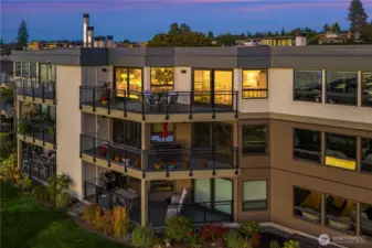 West Facing Top Floor with Amazing Views!