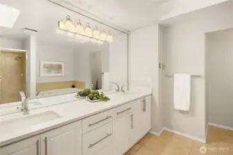 Spacious En Suite