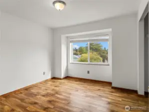 Second upstairs bedroom