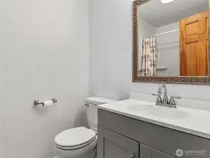 Upstairs full bathroom in the hallway between all bedrooms