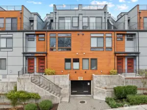 Townhouse with rooftop with secure parking garage