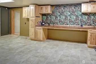 Built in Cabinets, Lighting, Full Power and Insulation~