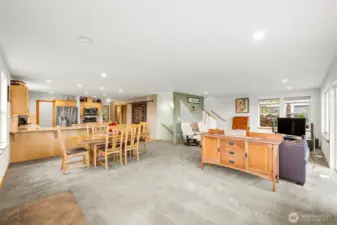 Beautifully crafted open space mainroom.