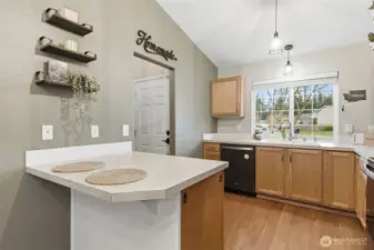 Eat-in kitchen counter tops