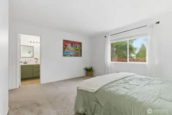 Primary bedroom has large walk-in closet