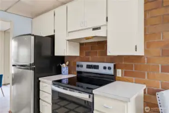 Brand new stove/oven just waiting to make amazing meals with even better memories