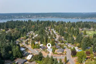 Shopping, dining, amenities, schools, and nature... all close by!