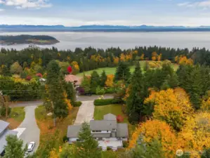 Looking East; Minutes to Boat Launches, Beaches, Farmer's Markets and Shopping~