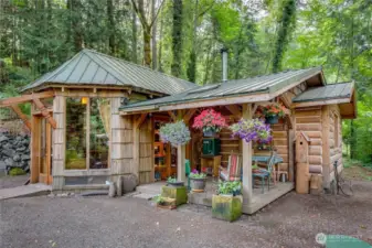 Your own modern cabin in the woods!