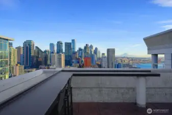 27th Floor Dining Space