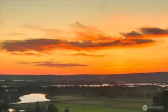 Vibrant, expansive and completely unobstructed. Truly an extraordinary lifestyle!