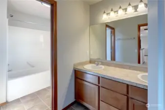 Upper Full Bathroom