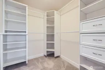 Walk-in closet 2